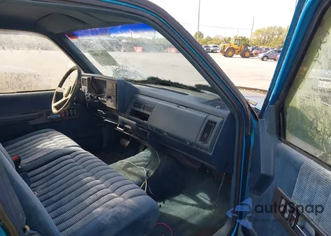 1992 GMC Sierra C2500 из США, поврежденный, VIN 1GTFC24K0NE534960